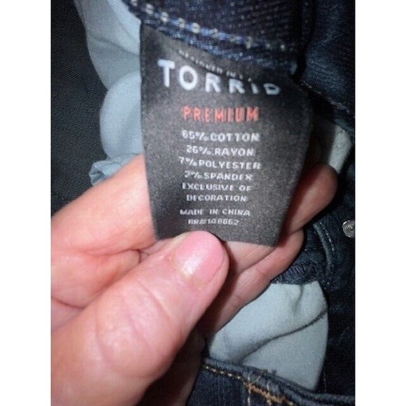 Torrid Jeans Womens Size 16 Premium Distressed Medium Wash Stretch Mid Rise EUC - Picture 4 of 10